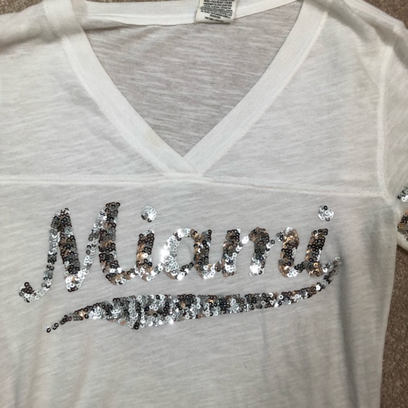 💥💥 SALE! 5 / $25 💥💥 White t-shirt Miami by Pink. Excellent condition - Picture 3 of 4